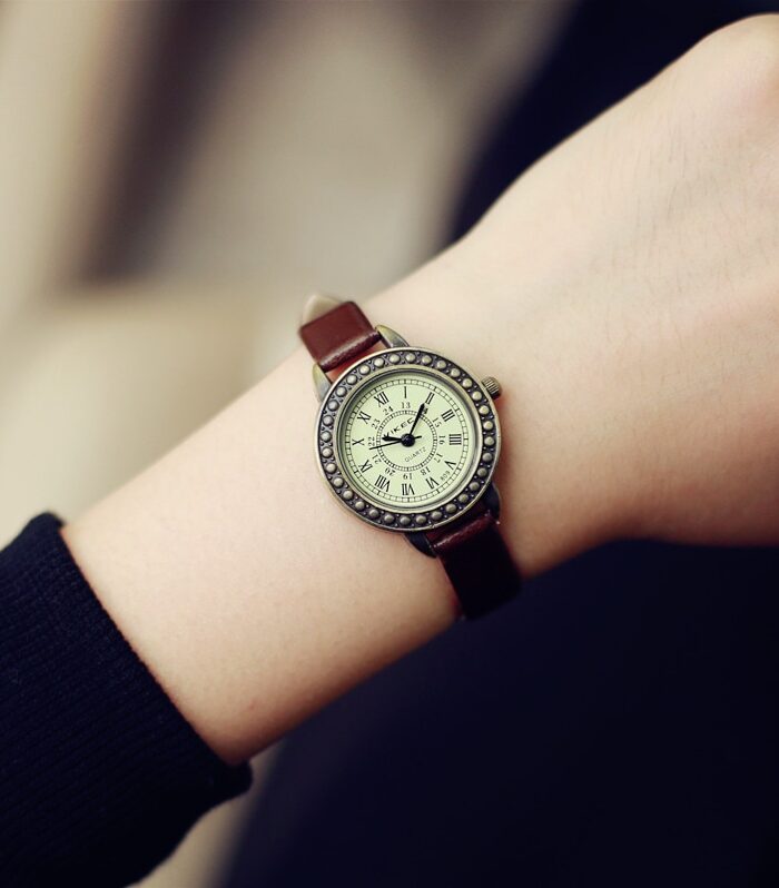 Ladies designer vintage leather women bracelet watches brown retro roma quartz woman clock fashion small female wristwatches