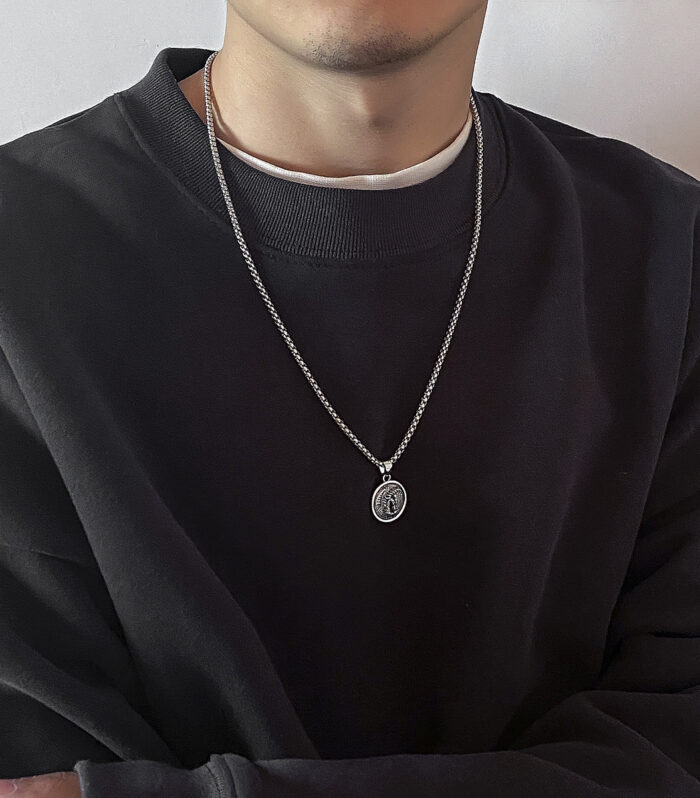 New Geometric Alien Retro Round Card Pendant Necklace Fashion All-Match Sweater Chain For Men